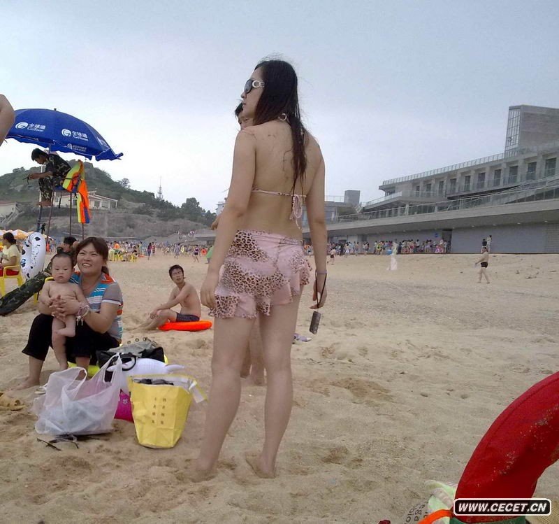 最新抓拍海灘游泳美女，展現(xiàn)夏日魅力瞬間